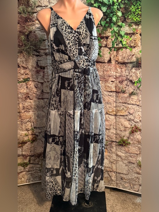 Lapis Dresses & Skirts - Lapis Black and White Abstract Floral Animal Printed V-Neck Flowy Maxi Dress